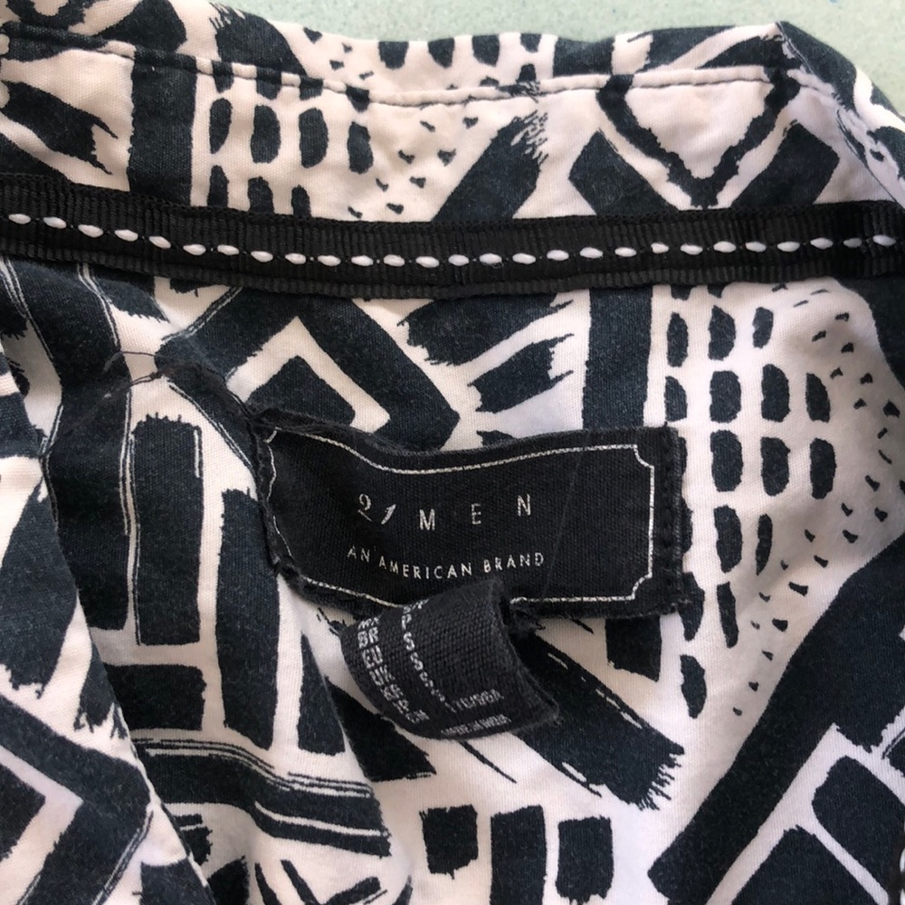 Small Button Up - Picture 3 of 4